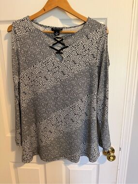 Nue Options Black & White Diagonal Print Long-Sleeve Top with Crisscross Neck